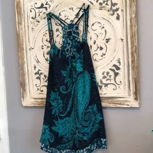 Summer sheer. Light weight. Super adorable on. Size medium.